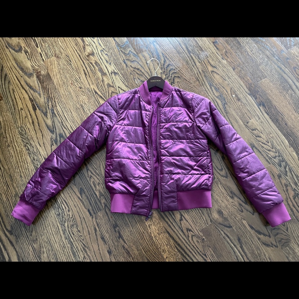 Lululemon Reversable child Jacket. XL.